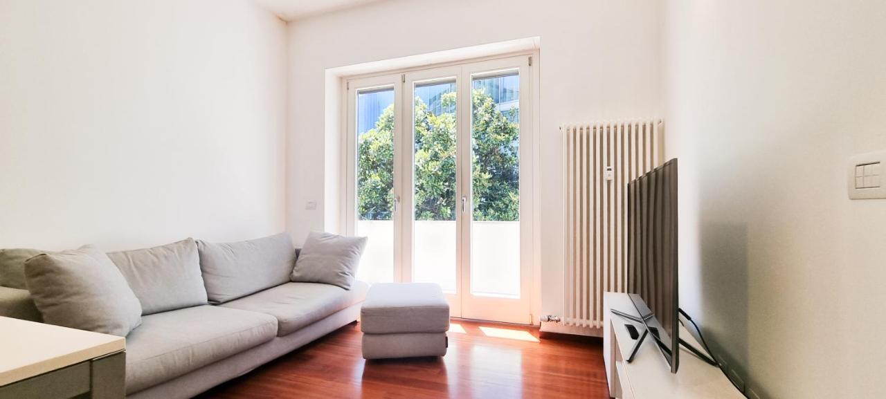 Apartmán Joivy Superb Flat, 2 Balconies & Skyscrapers View Milán Exteriér fotografie